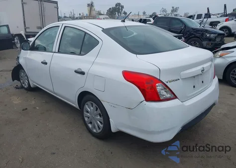 2015 Nissan Versa 1.6 S z USA, uszkodzony, nr VIN 3N1CN7AP1FL905994